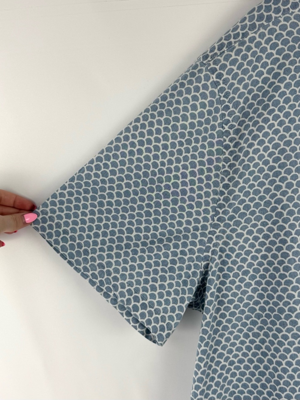 Faherty Blue and White Fish Scale Short-Sleeve Button-Down Shirt - Picture 4 of 15